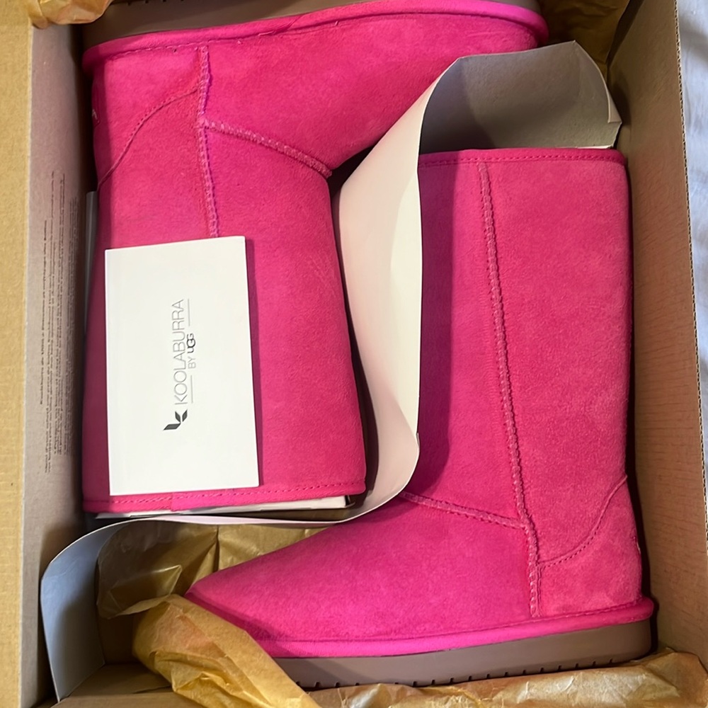 Koolaburra by Ugg boots for kids. Size 3 pink color. Brand new in Box.